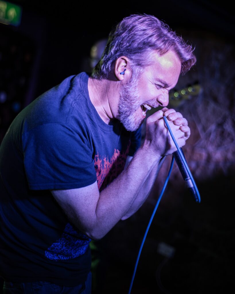 Linus from Atomck lie at The Golden Lion